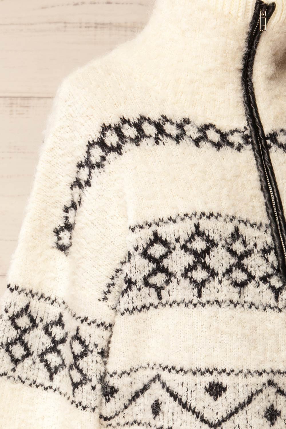 Aquino | Tricot Écourté à Motif avec Col Montant