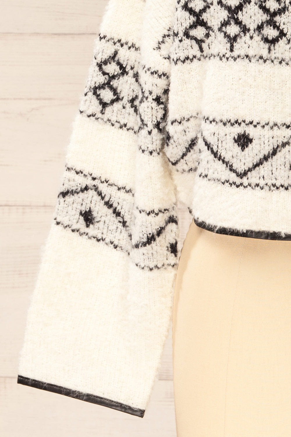 Aquino | Tricot Écourté à Motif avec Col Montant