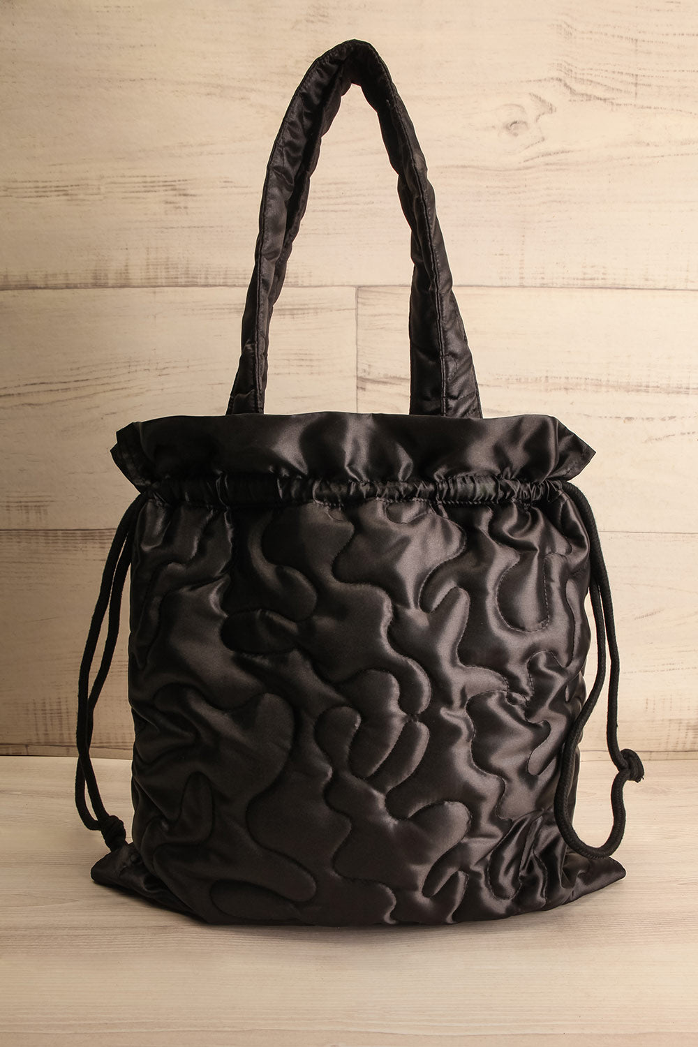 Arhi-Anne Puffy Black Drawstring Tote Bag | La petite garçonne