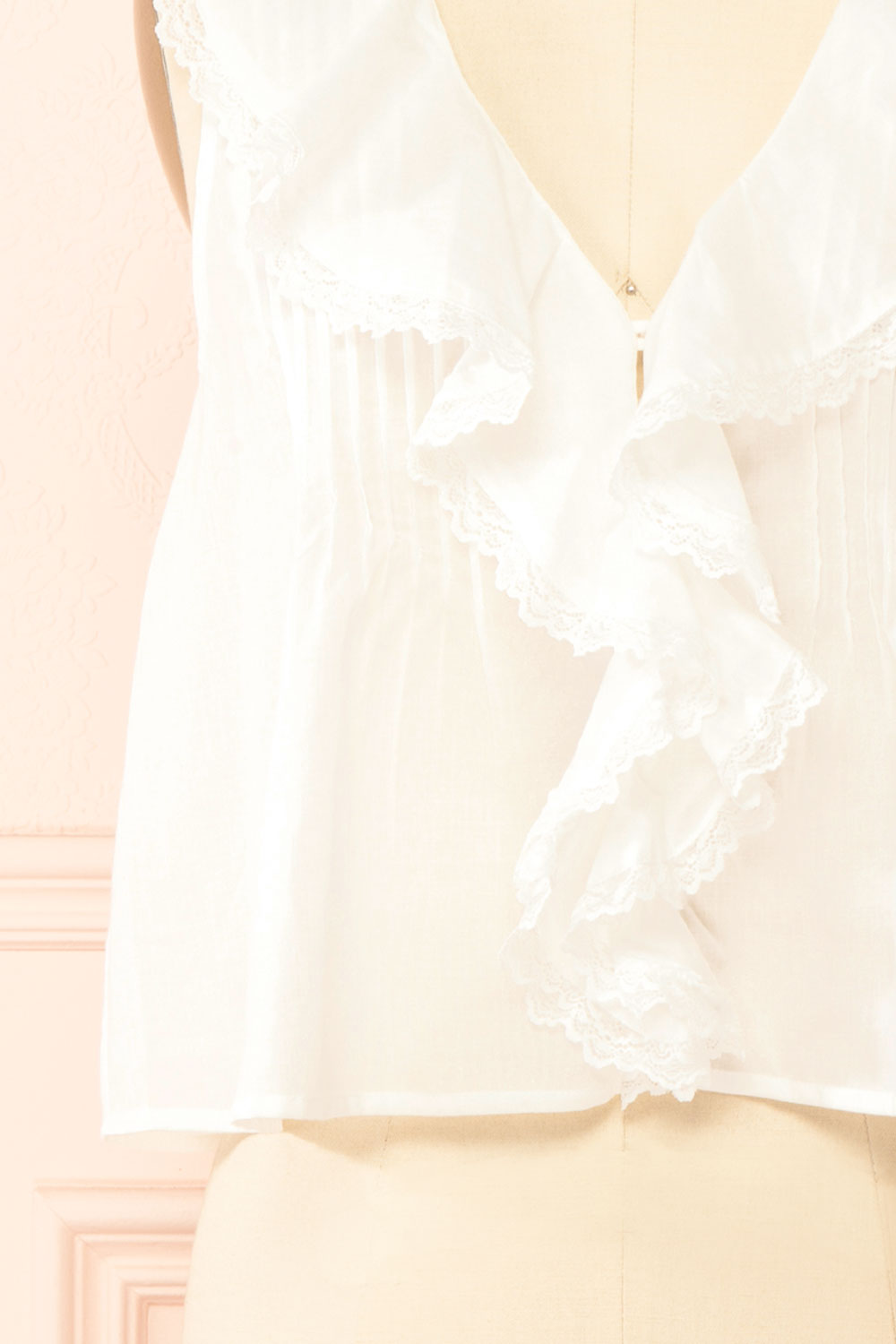 Aristote | White Sleeveless Top with Ruffles and Lace | Bottom detail
