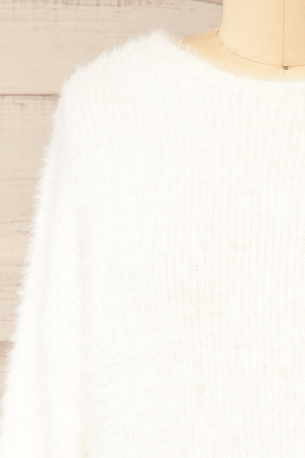 Arkhaule Fuzzy White Sweater w/ Twisted Front | La petite garçonne front