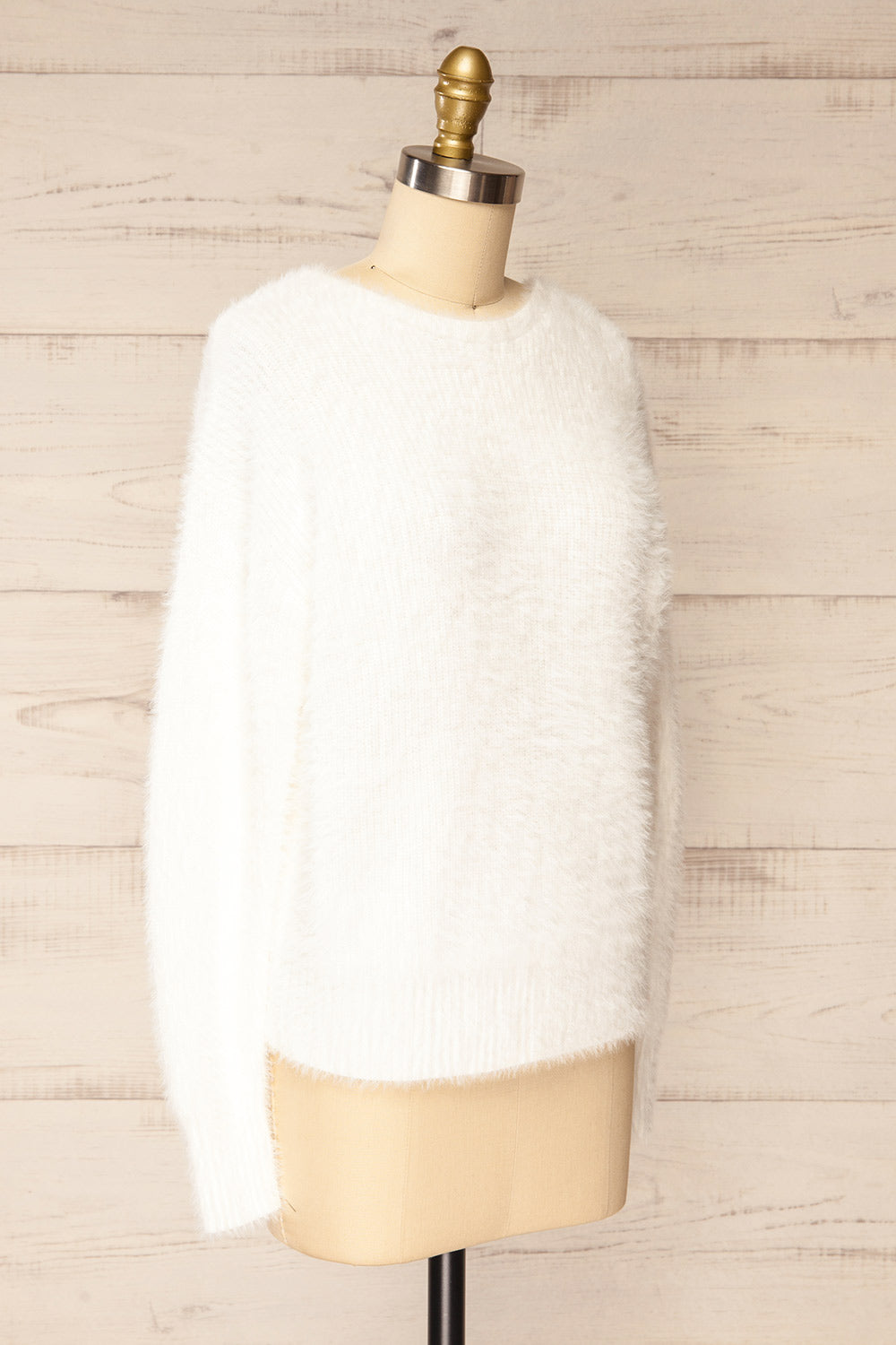 Arkhaule Fuzzy White Sweater w/ Twisted Front | La petite garçonne side view