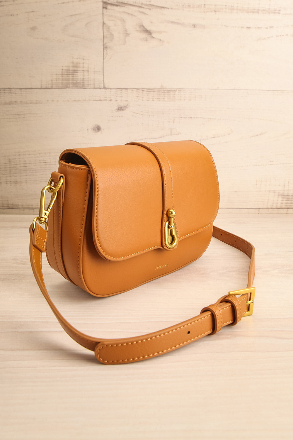 Athenna Caramel Vegan Leather Saddle Bag | La petite garçonne side view