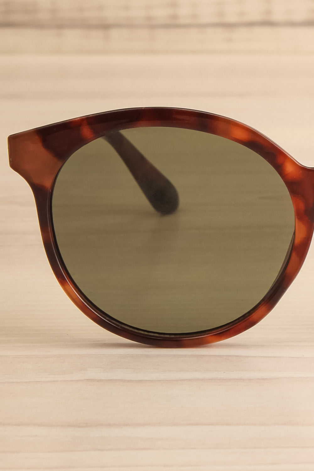 Atoka Tortoise Shell Round Sunglasses | La petite garçonne close-up