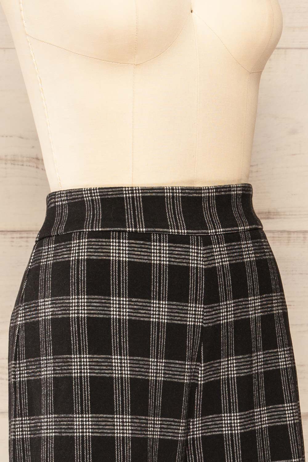 Auckland Plaid Felt Wide-Leg Pants | La petite garçonne side close-up