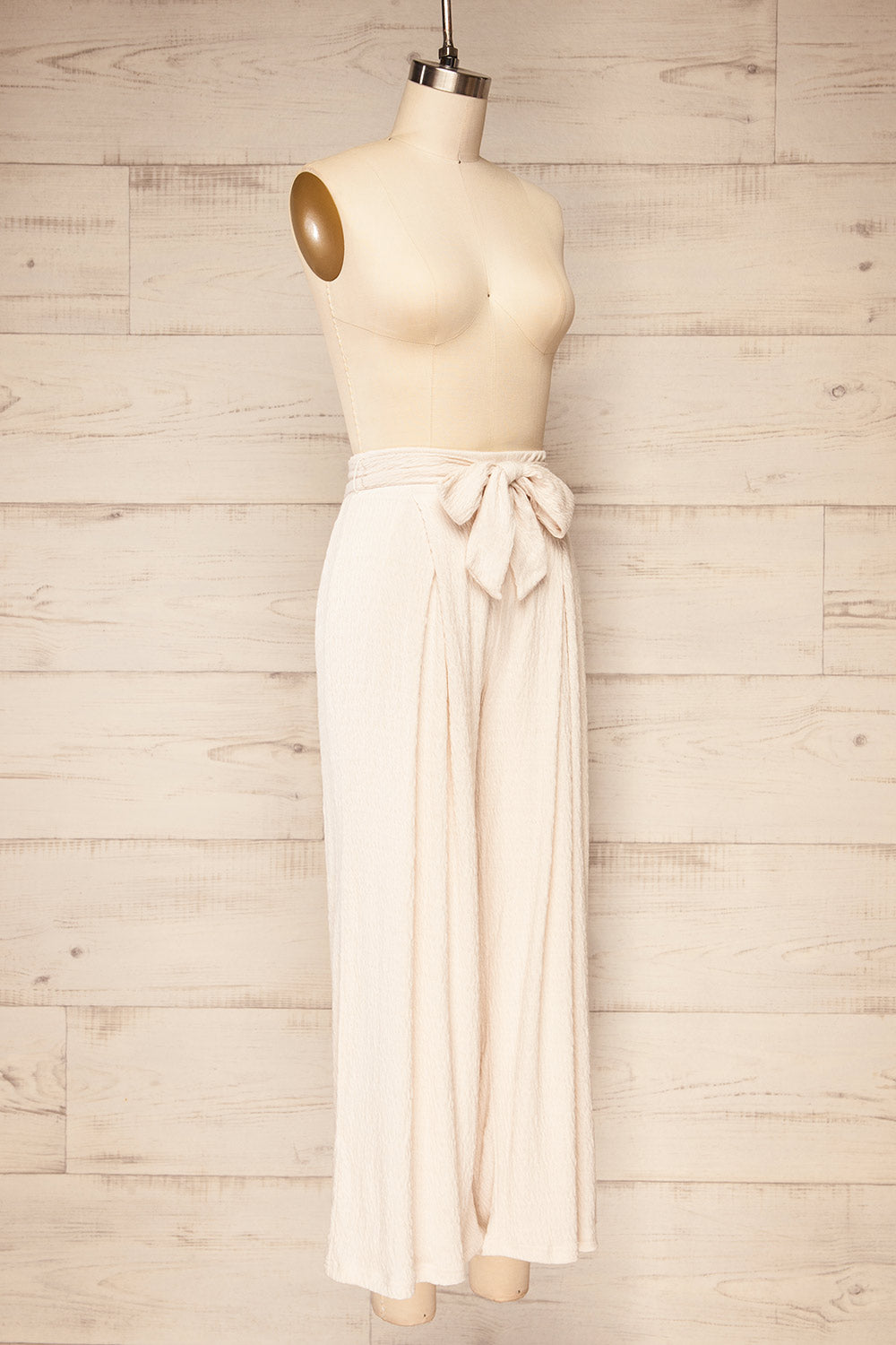 Babylone Textured Ivory Pants w/ Fabric Belt | La petite garçonne side view
