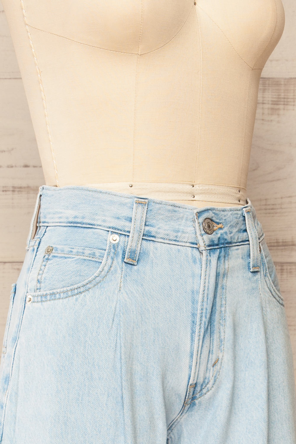 Bacalar Light Blue Baggy Jeans | La petite garçonne side