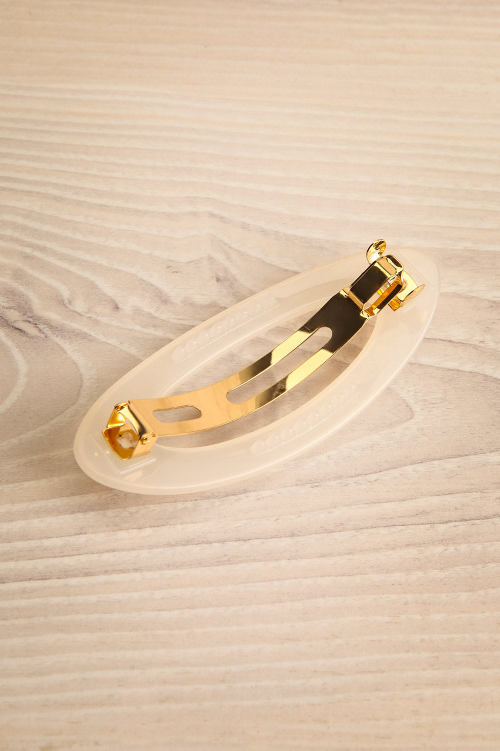 Baklava White Oval Hair Clip | La petite garçonne clip view