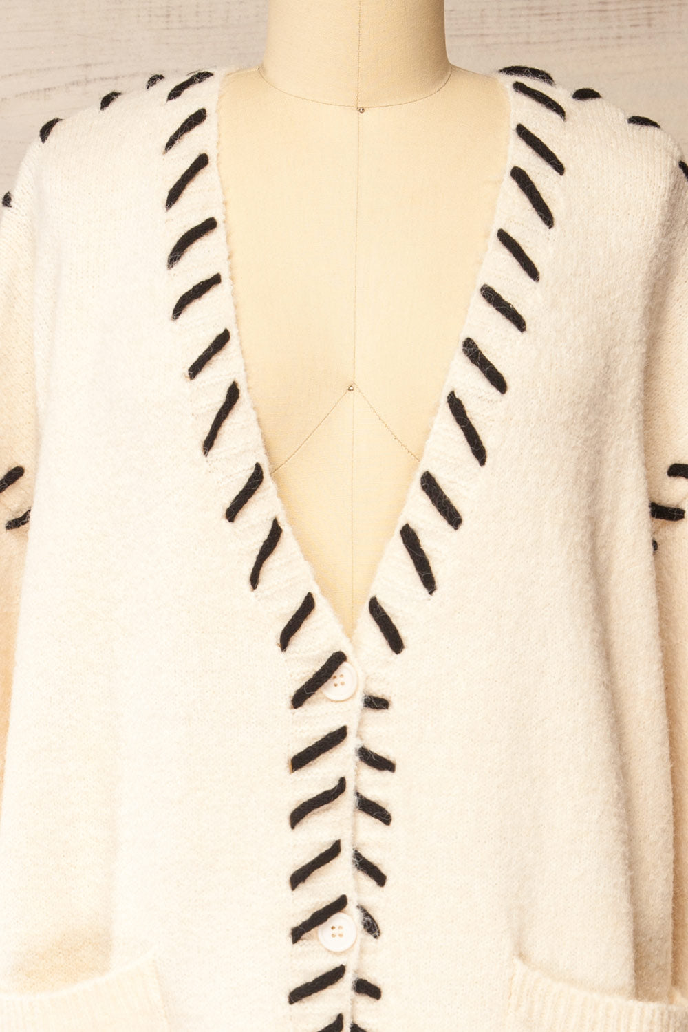 Barnsley Oversized White Knit Cardigan w/ Pockets | La petite garçonne front