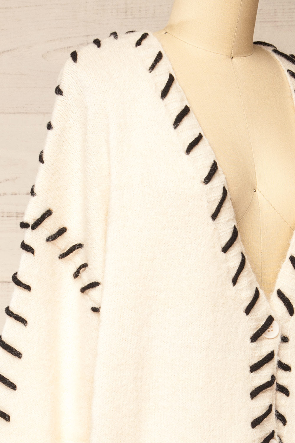 Barnsley Oversized White Knit Cardigan w/ Pockets | La petite garçonne side