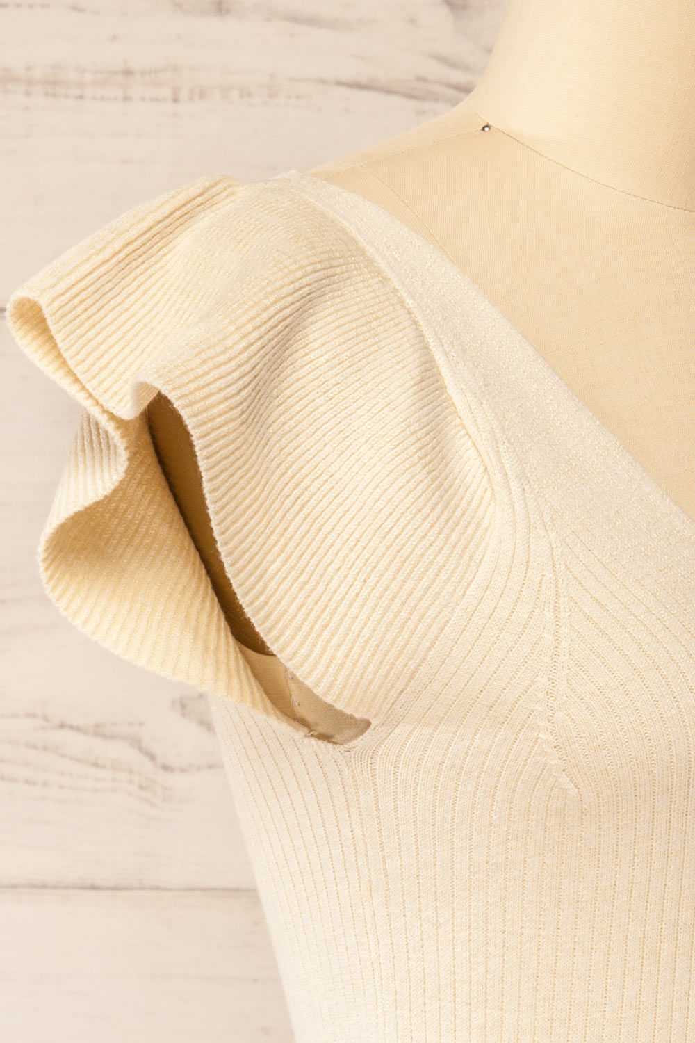 Basrah Beige Knitted V-Neck Top | La petite garçonne side