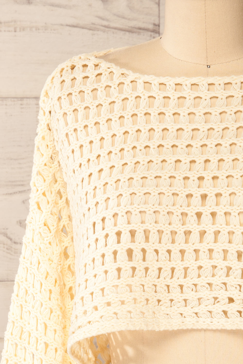 Bayonne Cream Crochet Crop Top w/ Long Sleeves | La petite garçonne front close-up