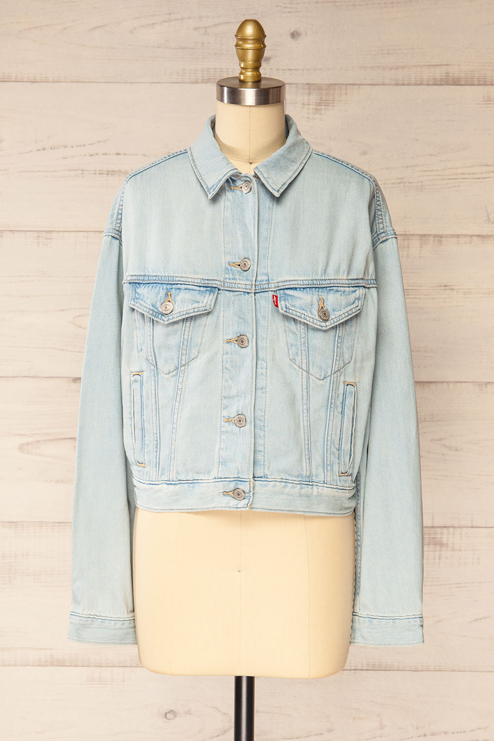 Bazar Cropped Denim Jacket with Pockets | La petite garçonne front view
