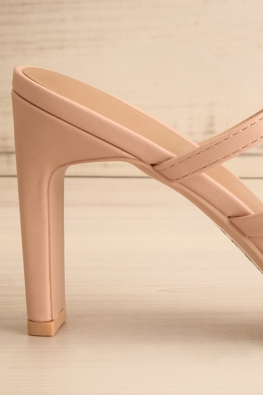 Baudoyer Beige Heeled Sandals | La petite garçonne side backc lose-up