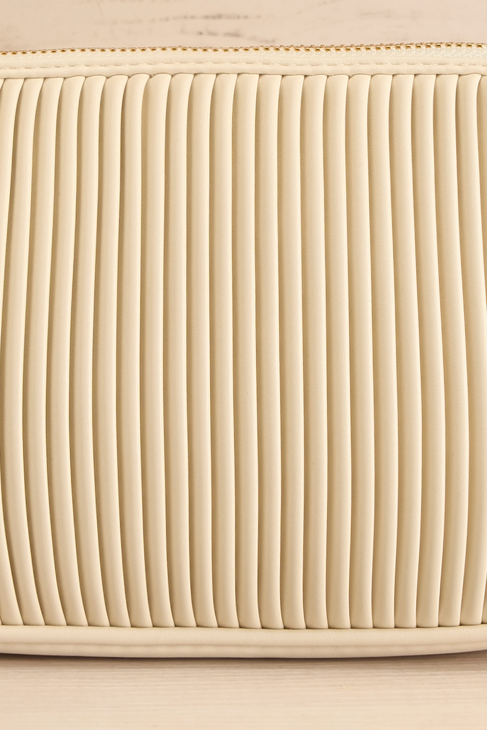 Bella Ivory Vegan Leather Pleated Handbag | La petite garçonne detail