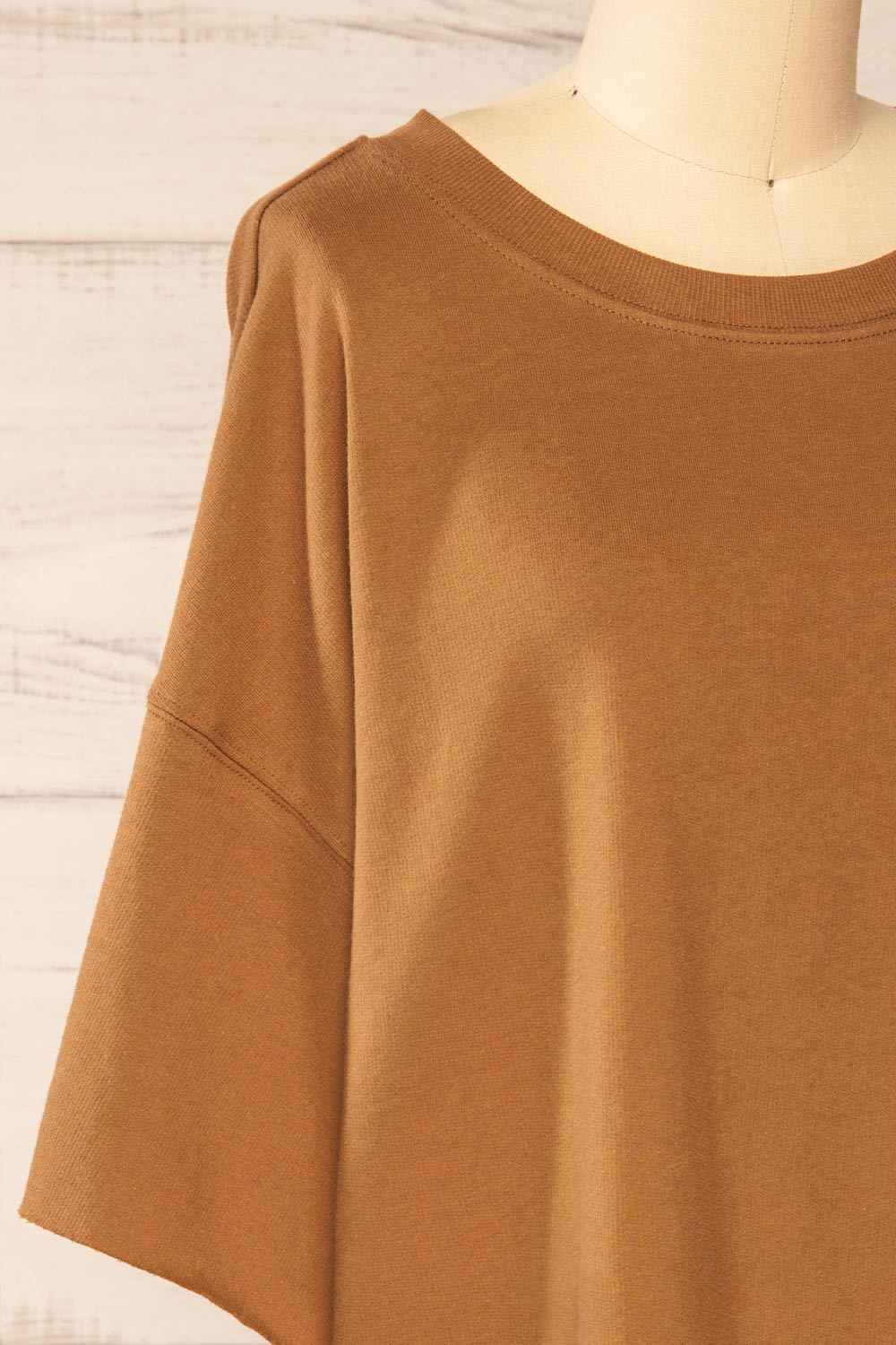 Berlin Caramel Oversized T-Shirt | La petite garçonne side close-up