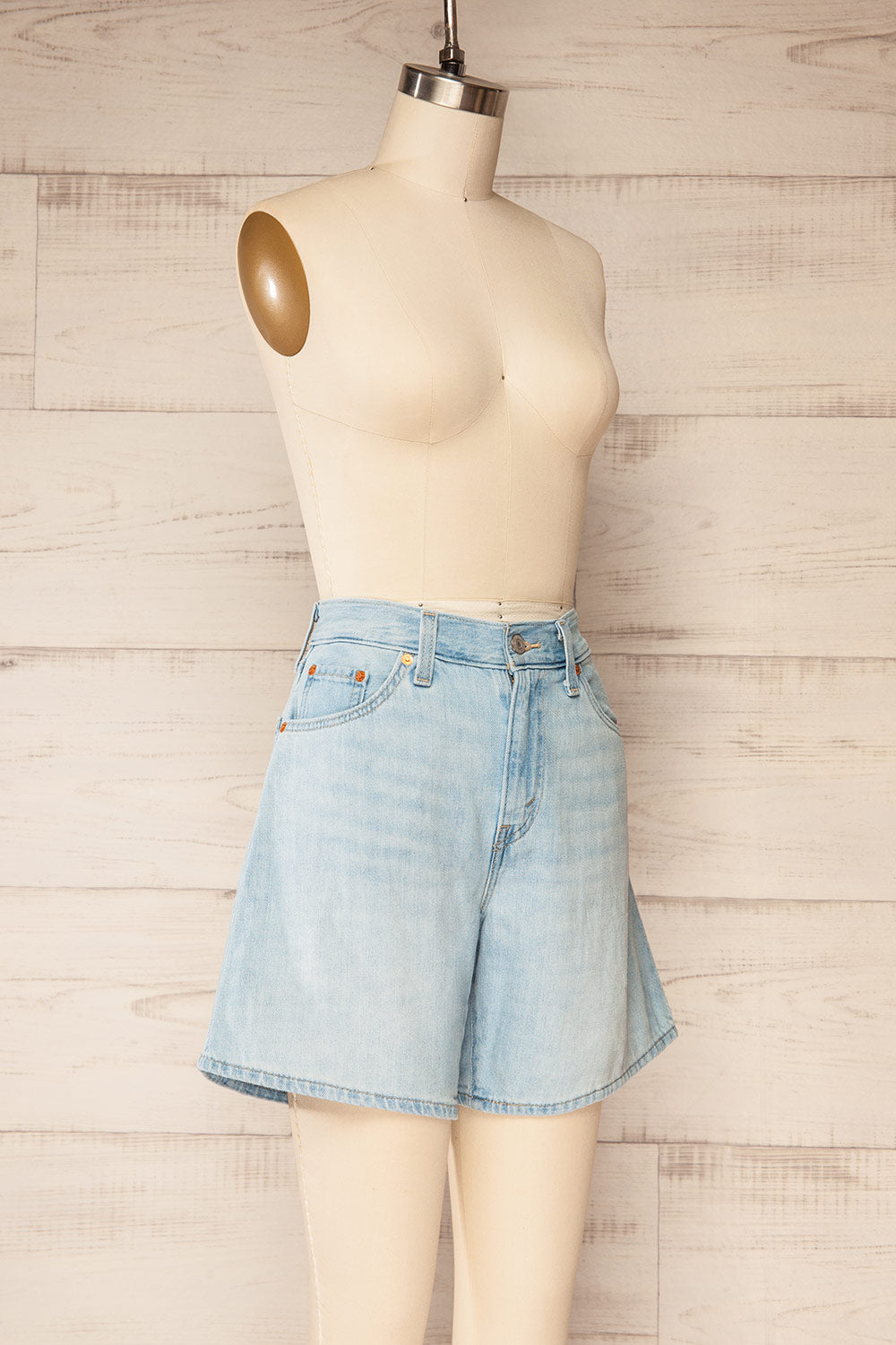 Betim High-Waisted Baggy Blue Shorts | La petite garçonne side view