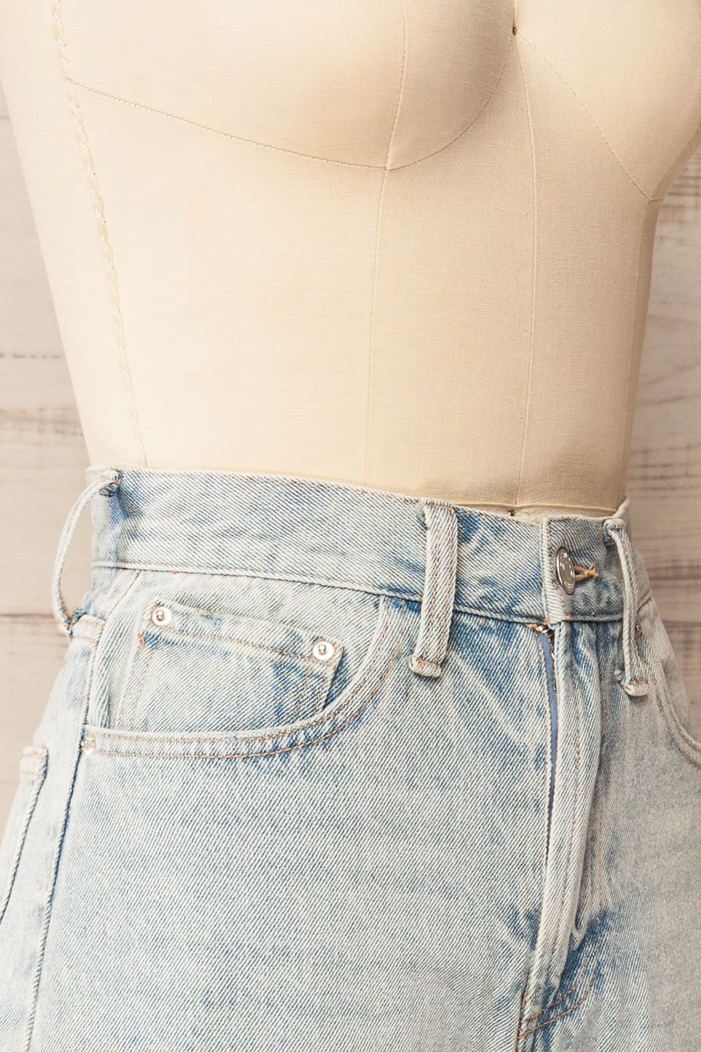 Bhopal High-Waisted Blue Denim Shorts | La petite garçonne side