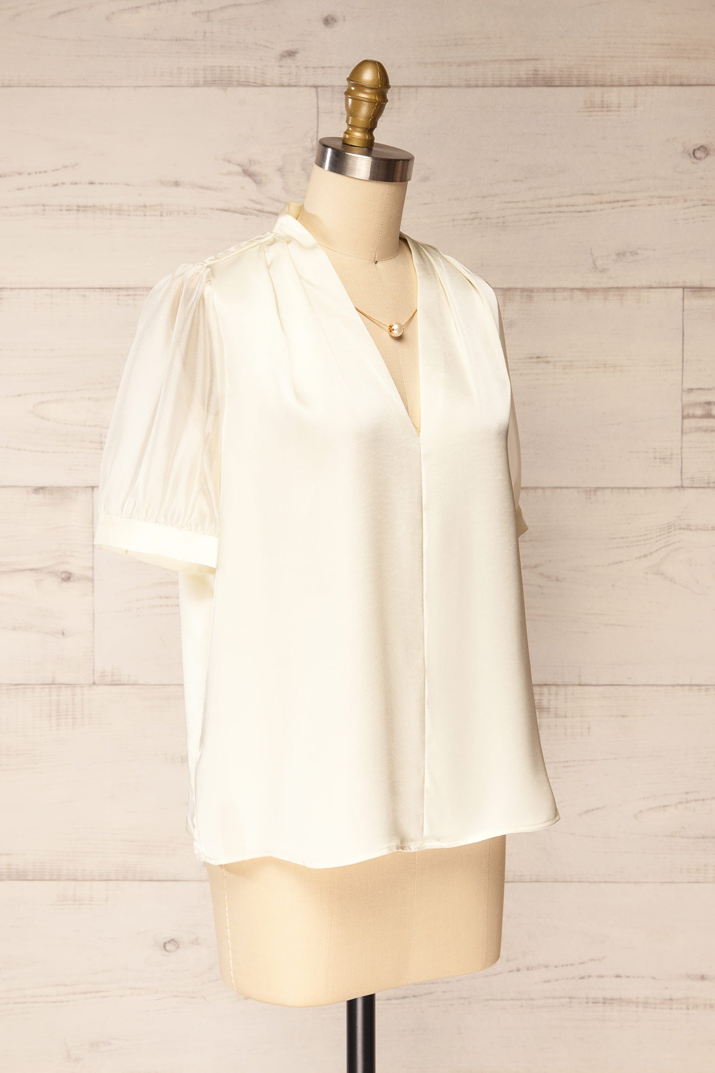 Bidar Ivoire | Blouse Satinée Plissée à Encolure en V