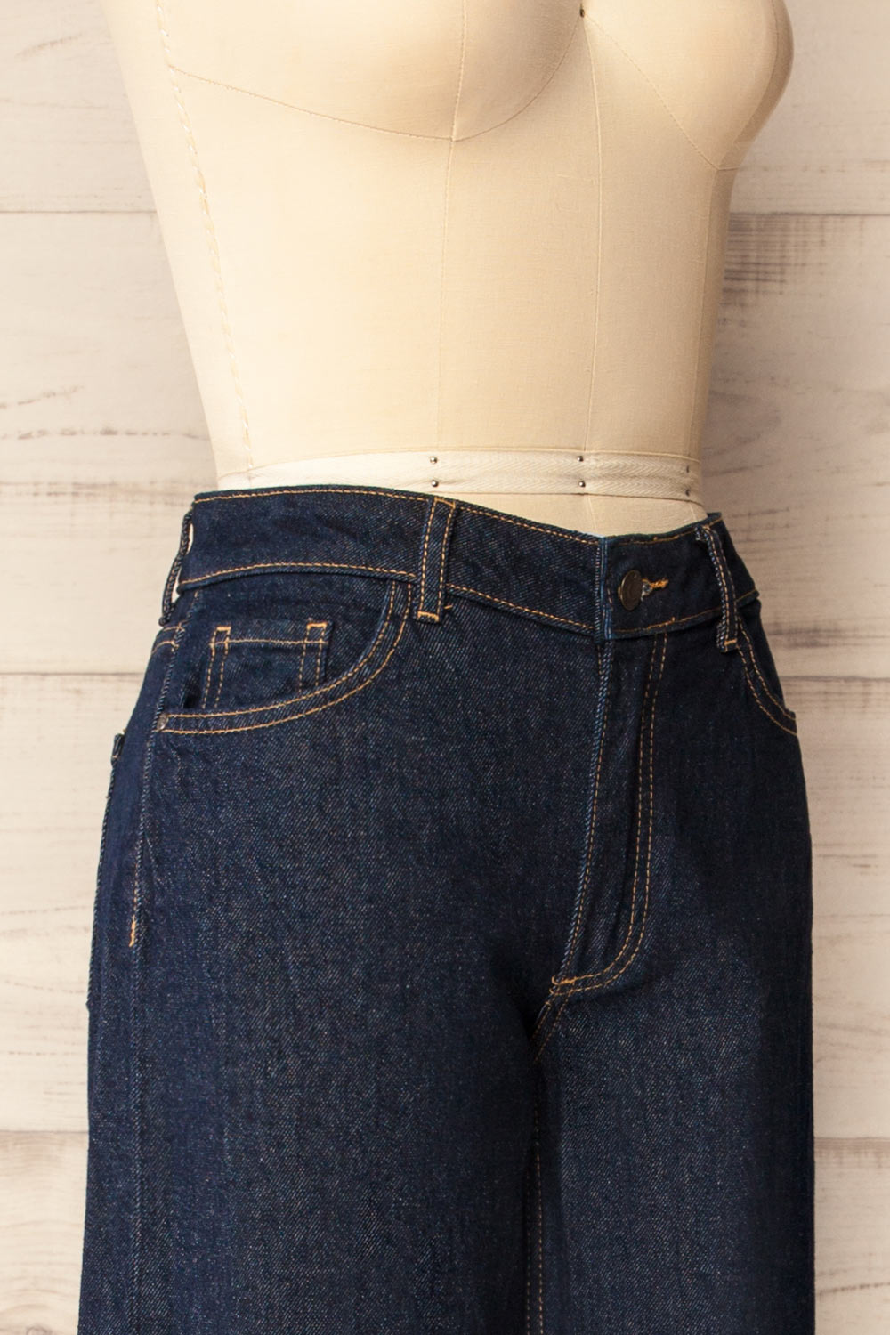 Bimthang Mid-Rise Dark Blue Denim Pants | La petite garçonne side