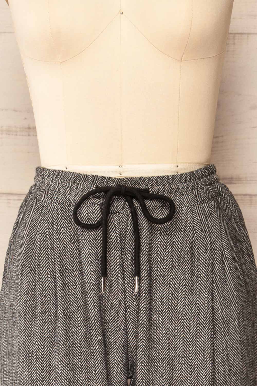 Bologne Black High-Waisted Straight Leg Chevron Pants | La petite garçonne front close-up