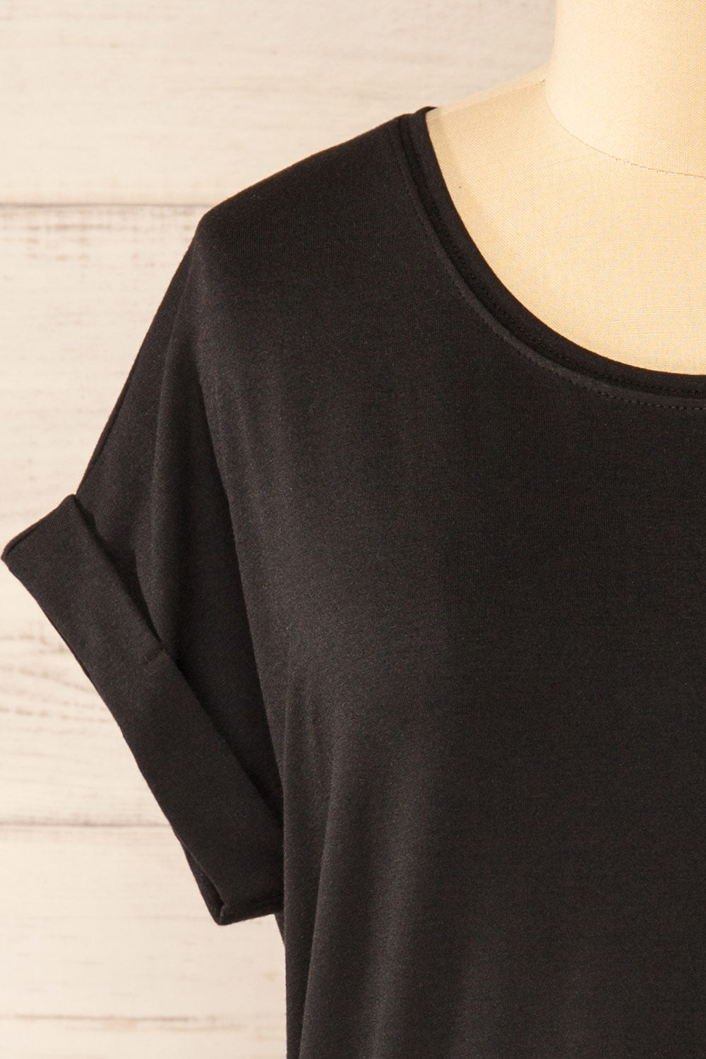 Bossugan Black Round Neck T-Shirt | La petite garçonne front close-up