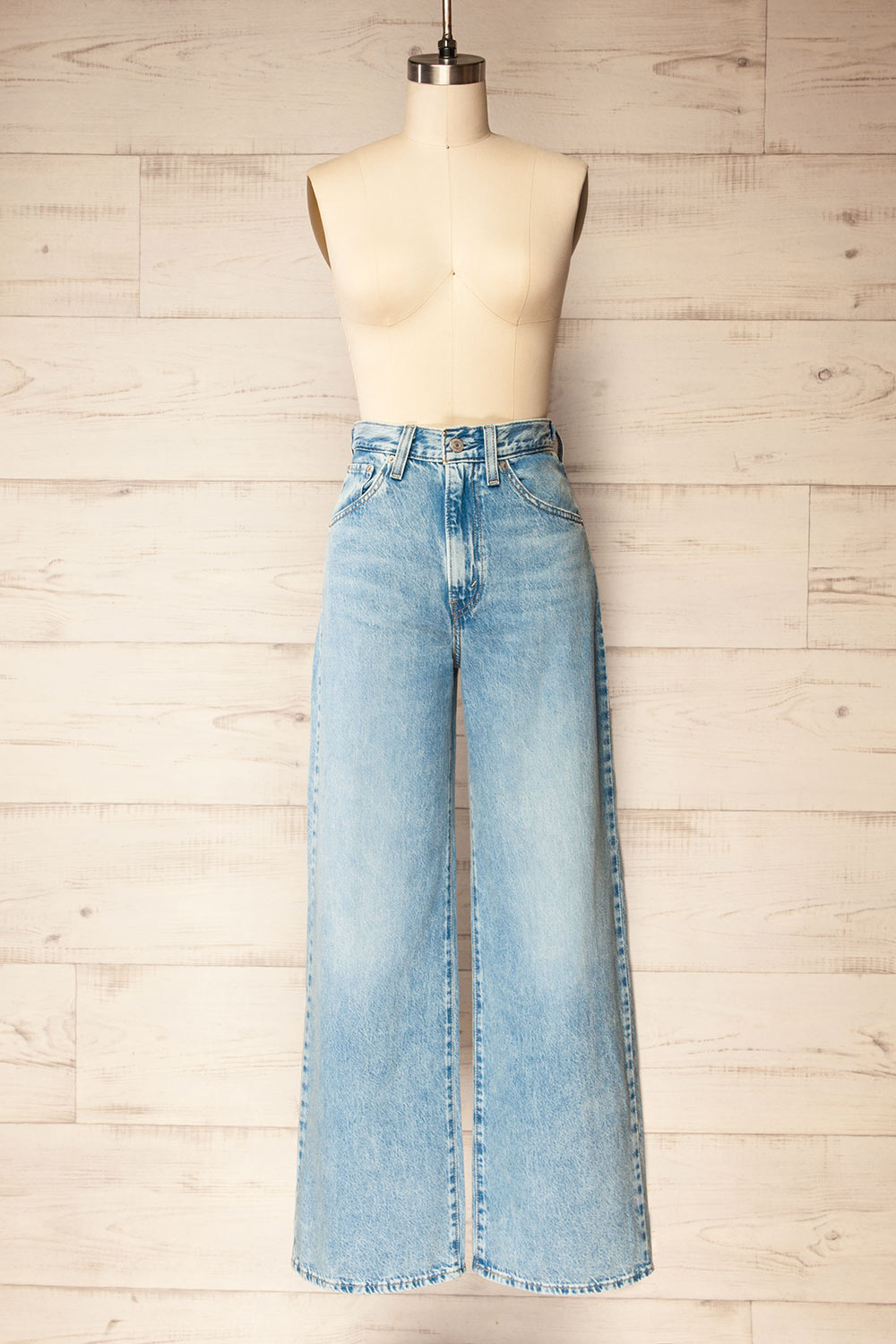 Braga Light Wash High-Waisted Baggy Jeans | La petite garçonne front view