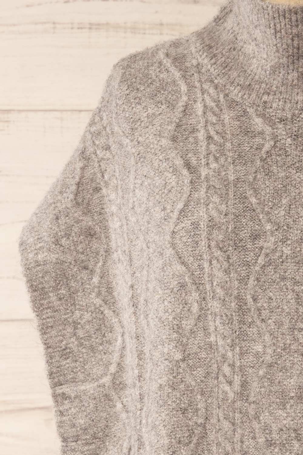 Brehat Grey Knit Poncho | La petite garçonne front