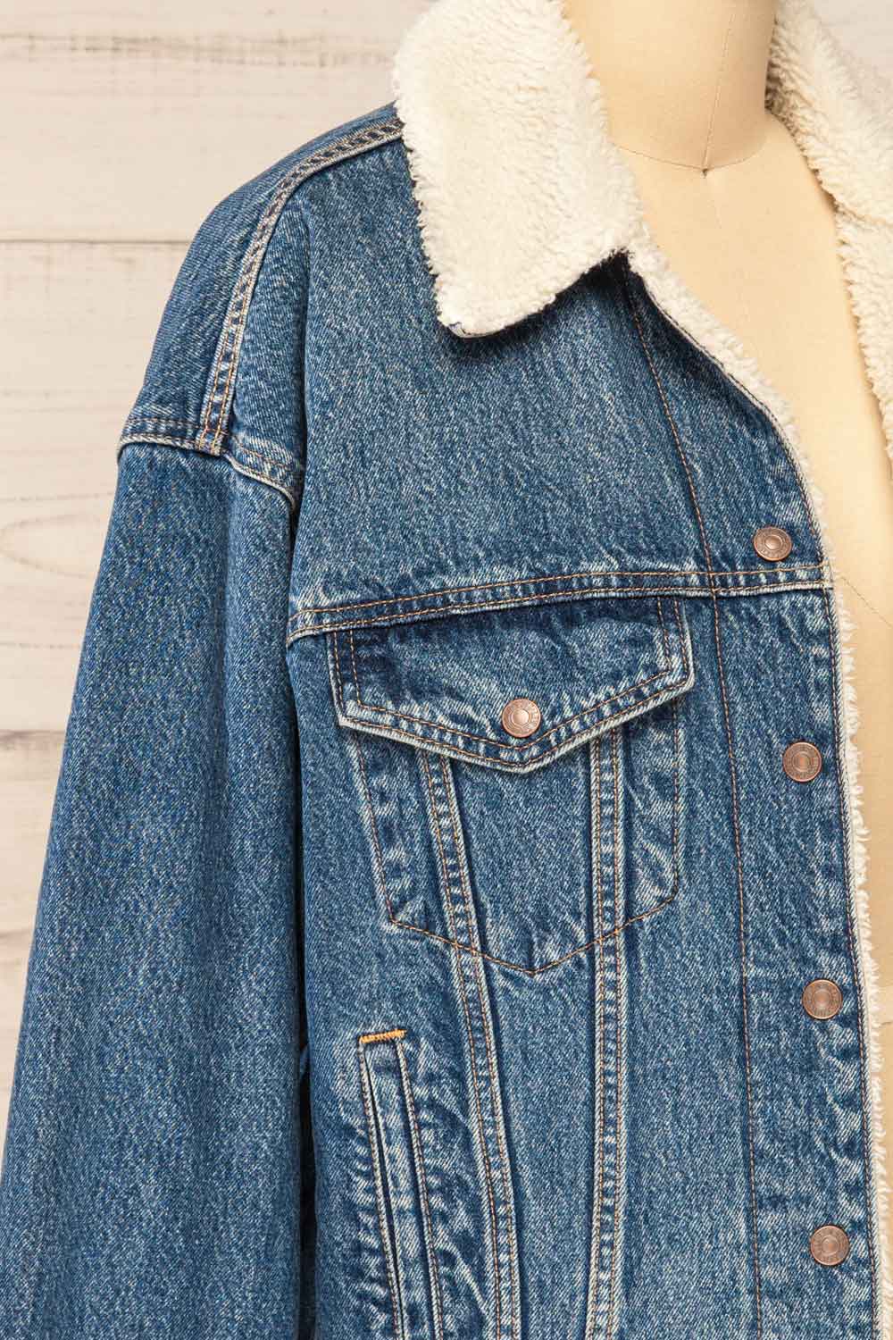 Bukhara Denim Jacket w/ Sherpa Lining | La petite garçonne side close-up