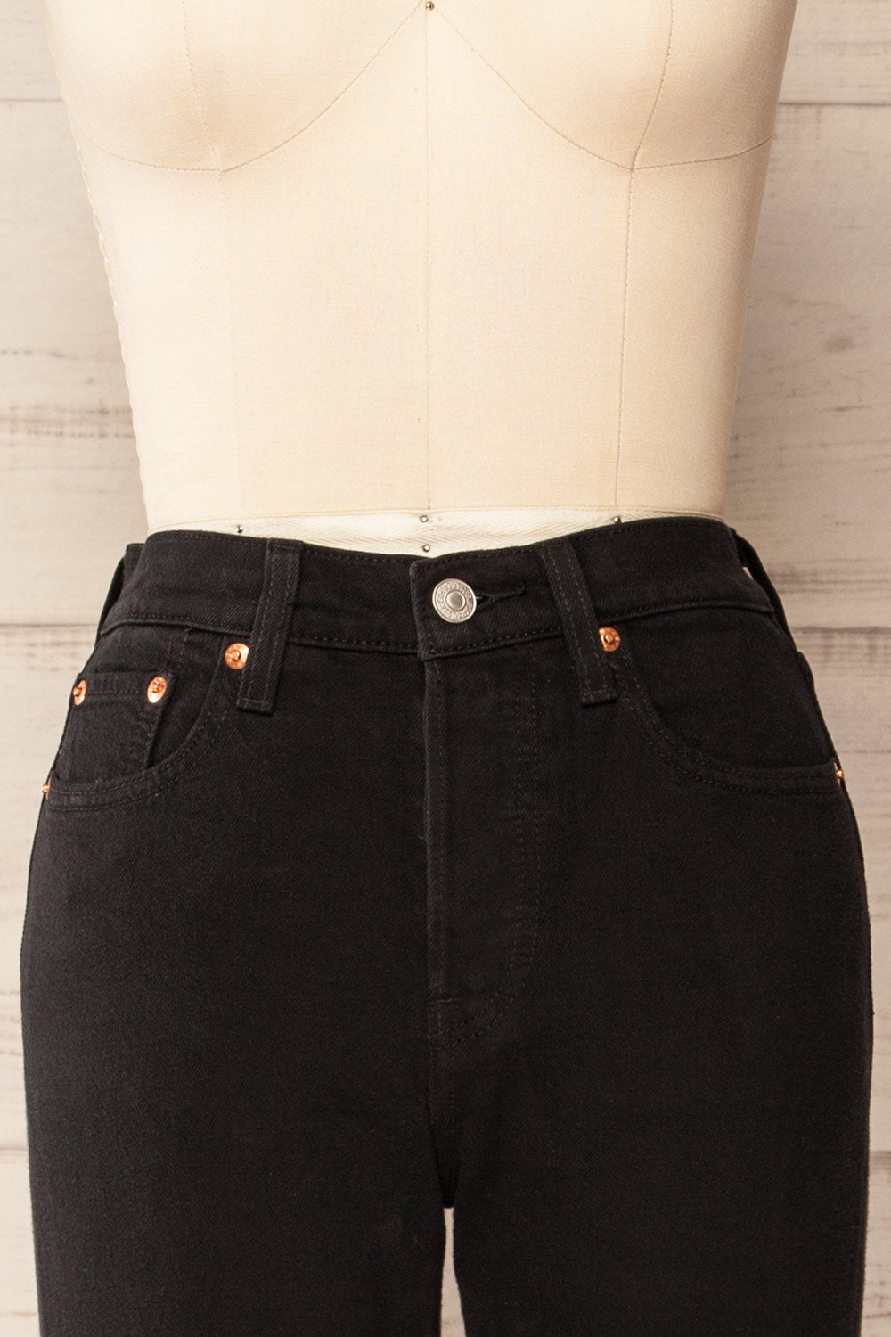 Calvin Cropped Black Straight Leg Jeans | La petite garçonne front close-up