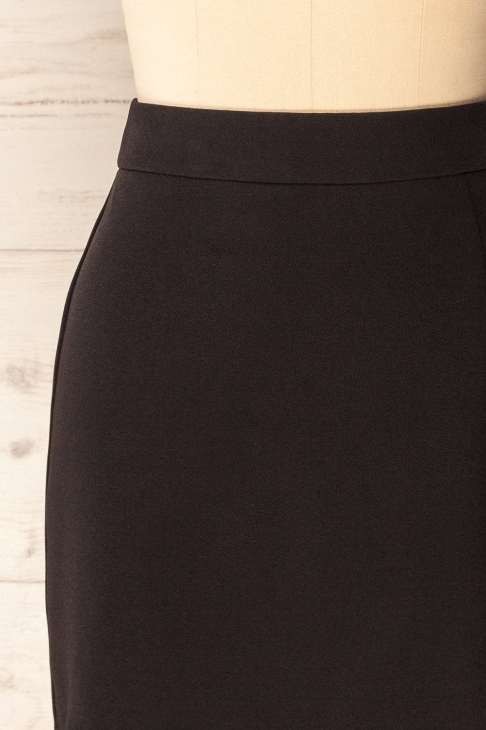 Cannes Short A-Line Black Skirt w/ Slit | La petite garçonne front close-up