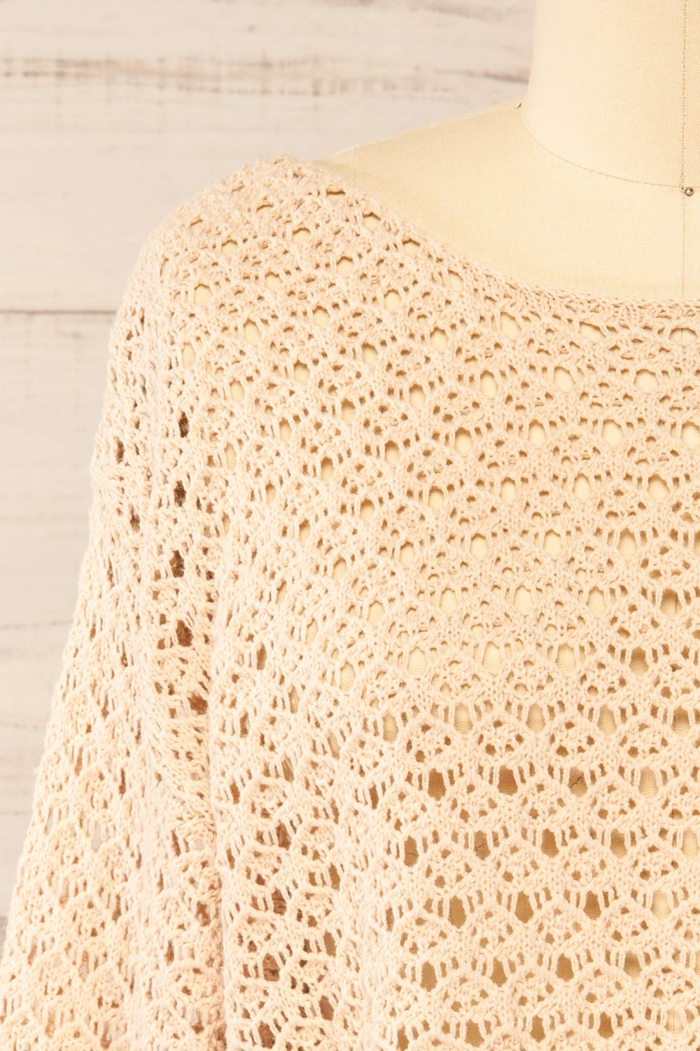 Canterbury Beige Crochet Cropped Top | La petite garçonne front close-up