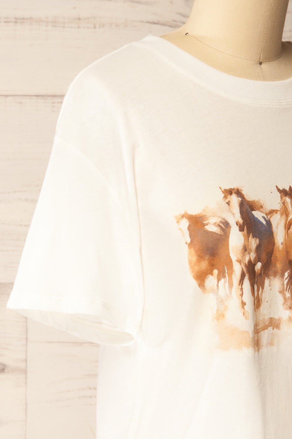 Cassino Ivory T-Shirt with Horse Print | La petite garçonne side