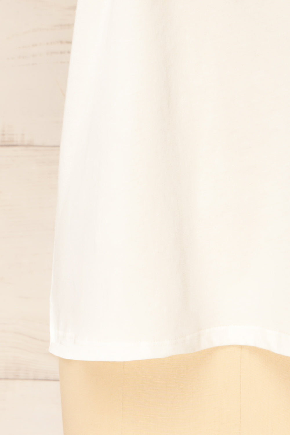 Cassino Ivory T-Shirt with Horse Print | La petite garçonne bottom