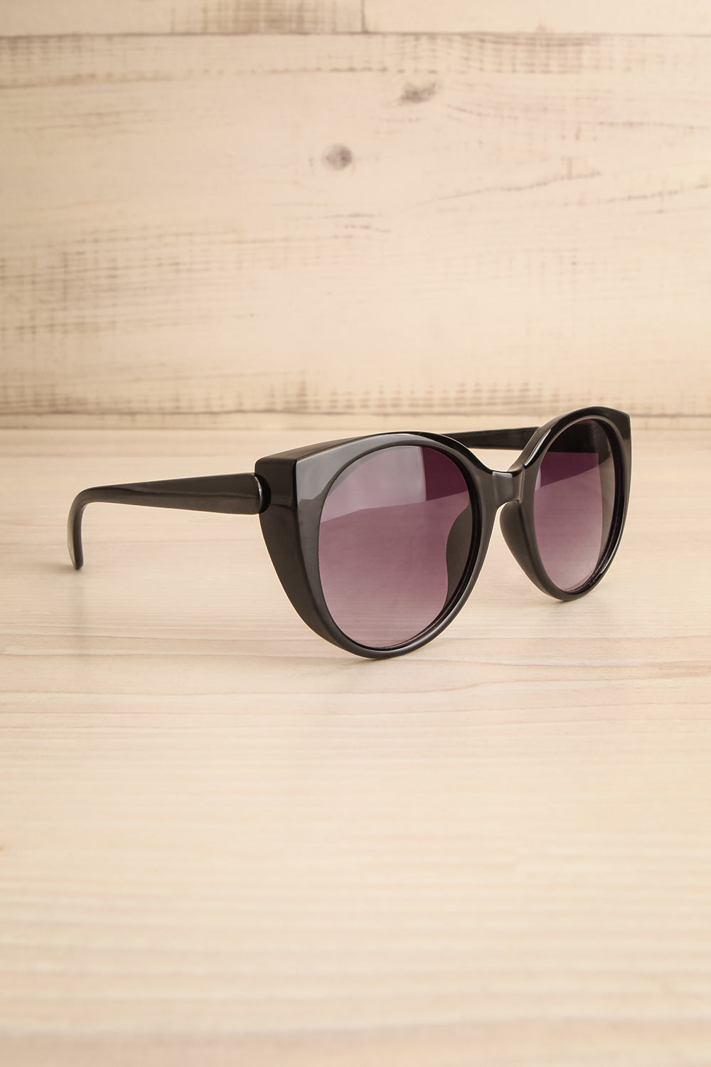 Caty Glossy Black Cat-Eye Sunglasses | La petite garçonne side view