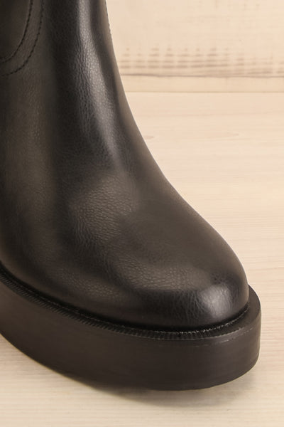 Chagford Mid-High Heeled Boots | La petite garçonne front close-up