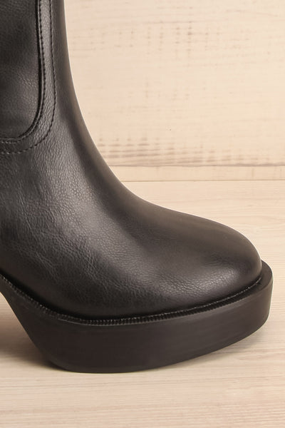Chagford Mid-High Heeled Boots | La petite garçonne sidefront close-up