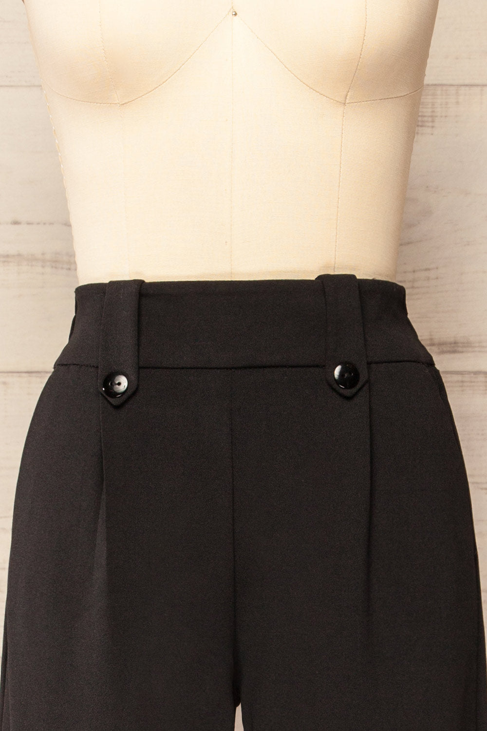 Clovelly Black Straight-Leg Pants w/ Pockets | La petite garçonne front