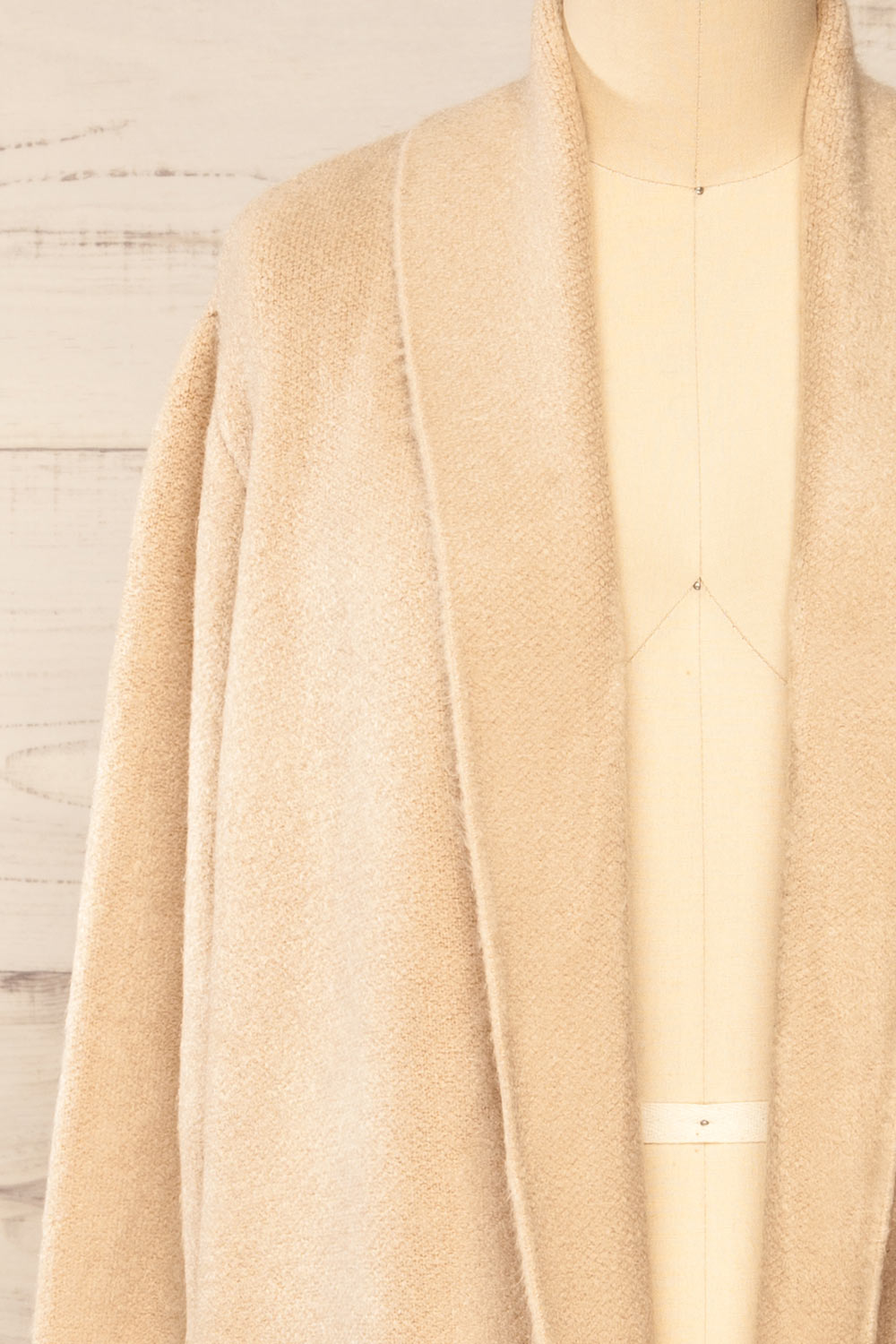 Colombo Beige Open-Front Coat | La petite garçonne front close-up