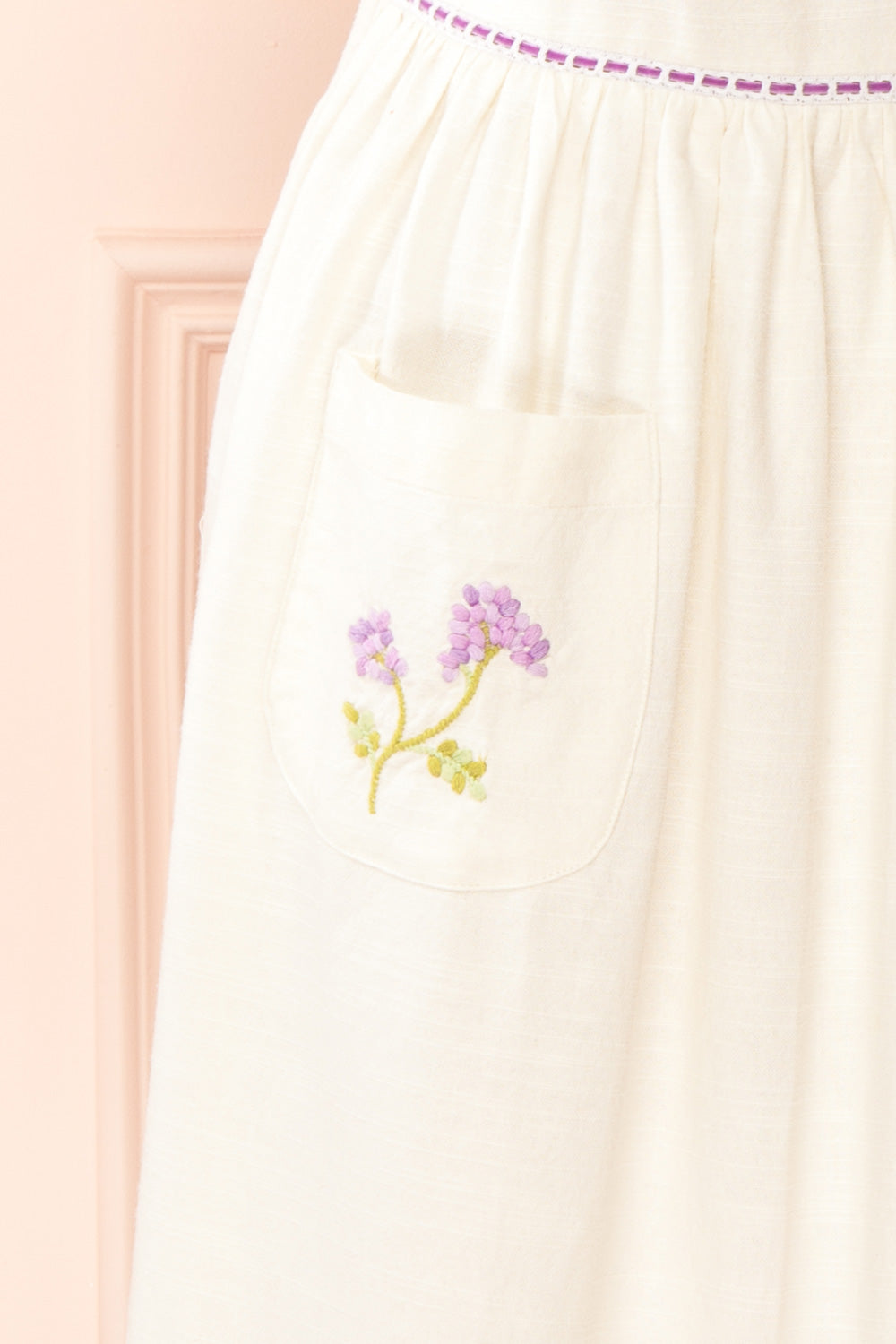 Cornwall White Apron with Embroidered Lavender | Boutique 1861 pocket close-up