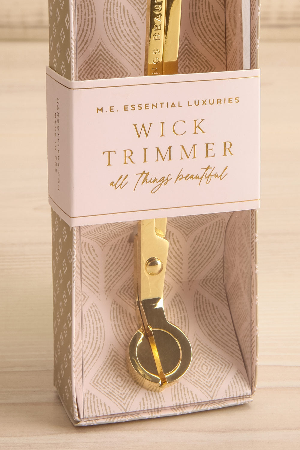 Candle Wick Trimmer Gold | Maison garçonne box close-up