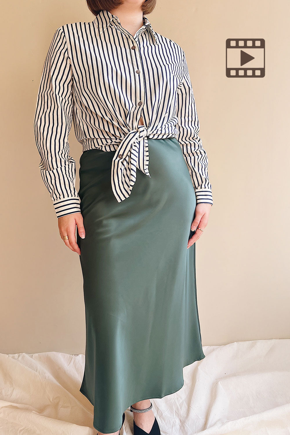 Model wearing the blue and white striped shirt Safire