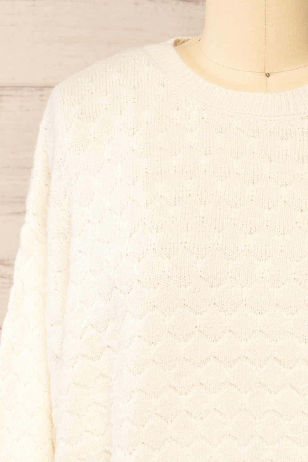 Cozumel White Knit Sweater w/ Scalloped Pattern | La petite garçonne front