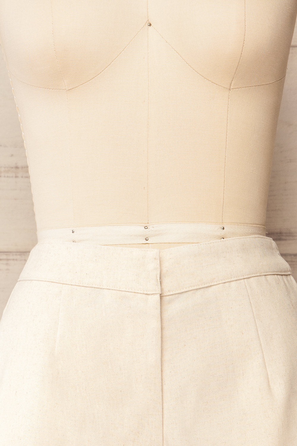 Cuiaba Beige Mid-Waisted Shorts with Pockets | La petite garçonne front