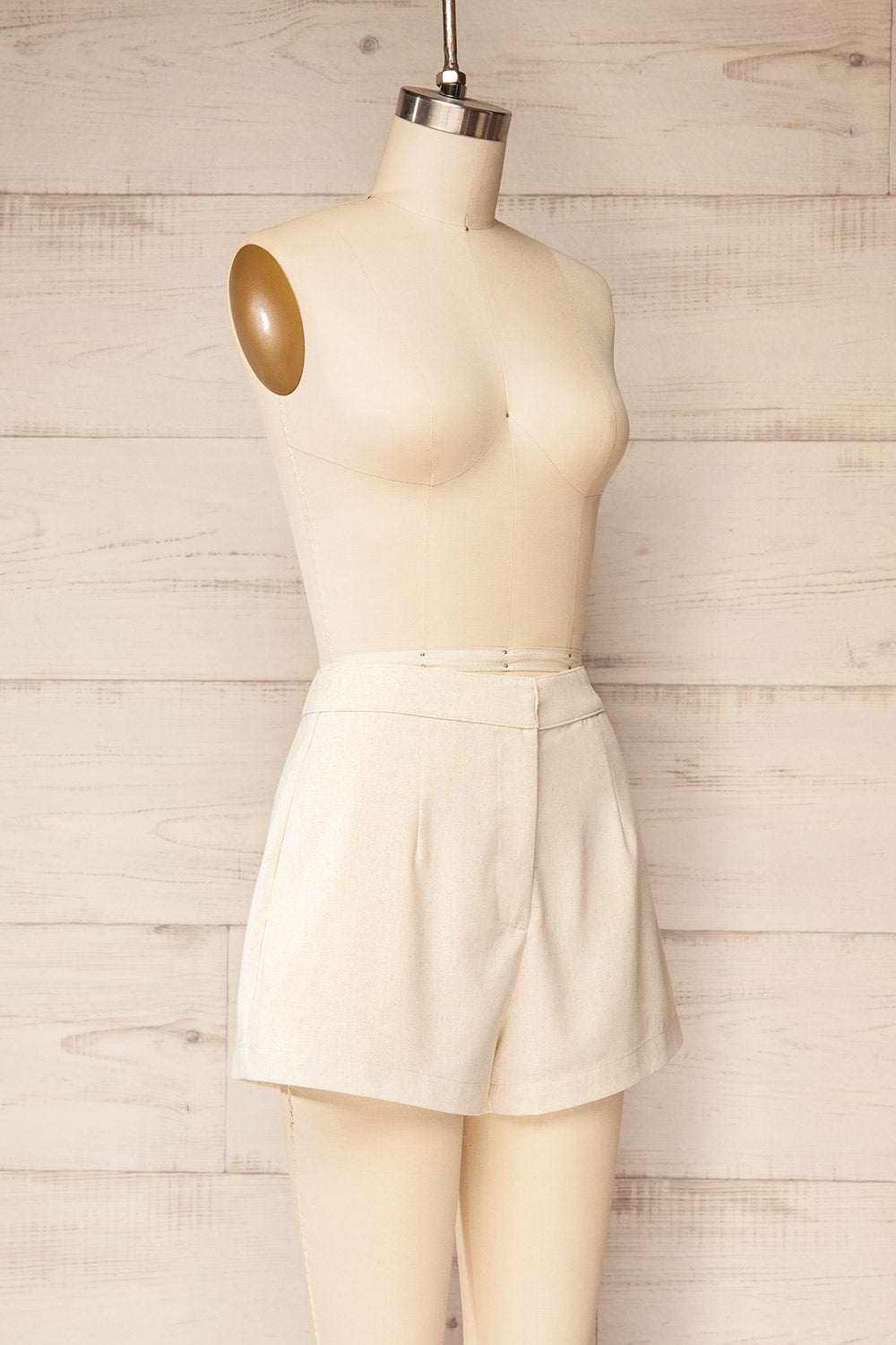 Cuiaba Beige Mid-Waisted Shorts with Pockets | La petite garçonne side view