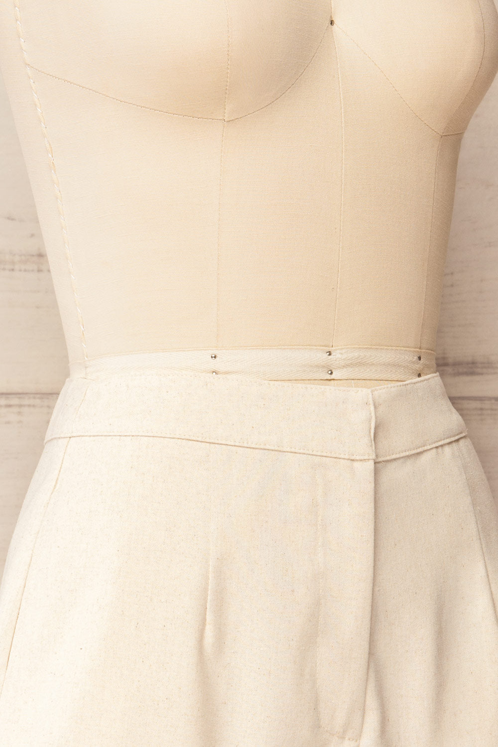 Cuiaba Beige Mid-Waisted Shorts with Pockets | La petite garçonne side