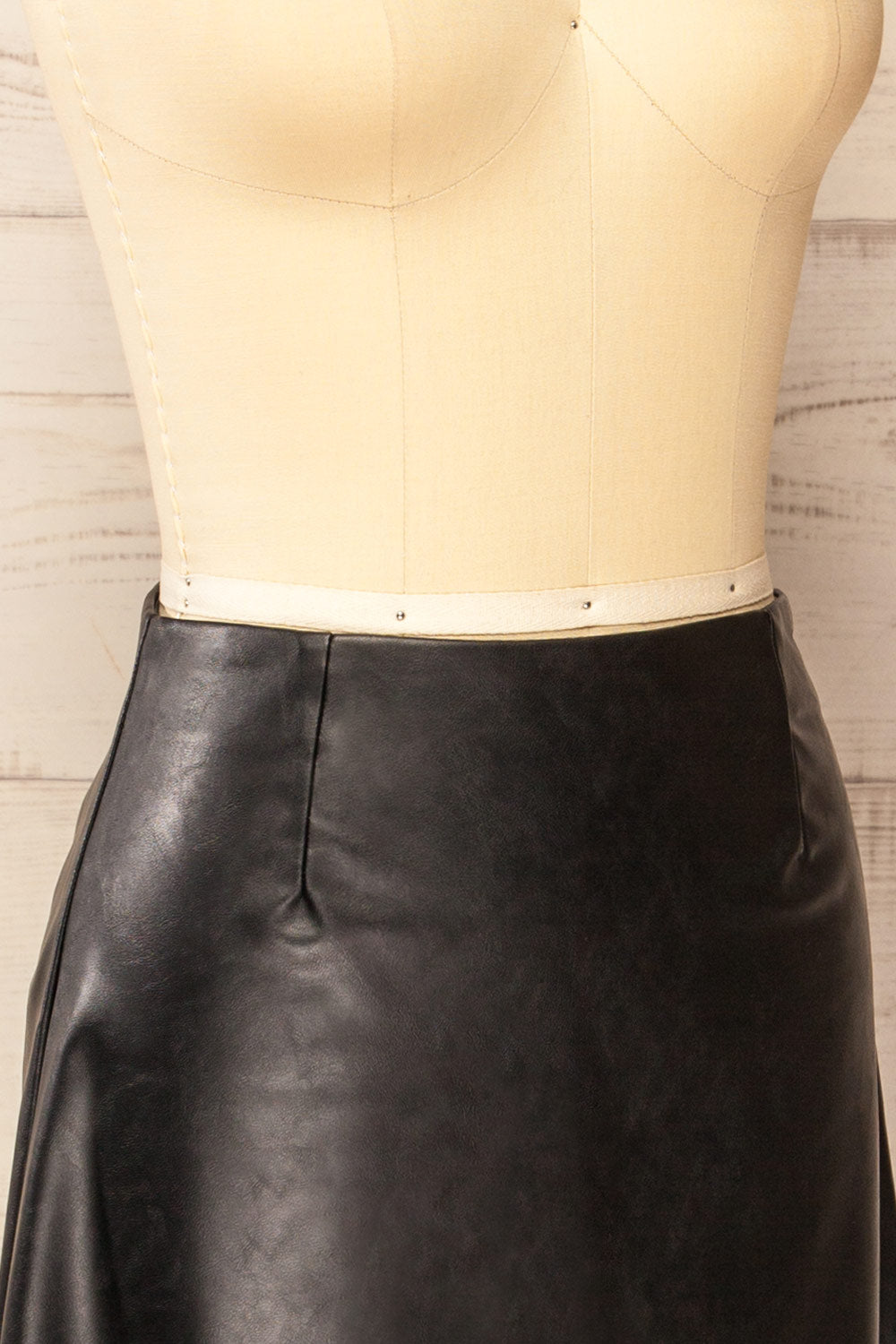 Curatone Black Faux-Leather Midi Skirt | La petite garçonne side
