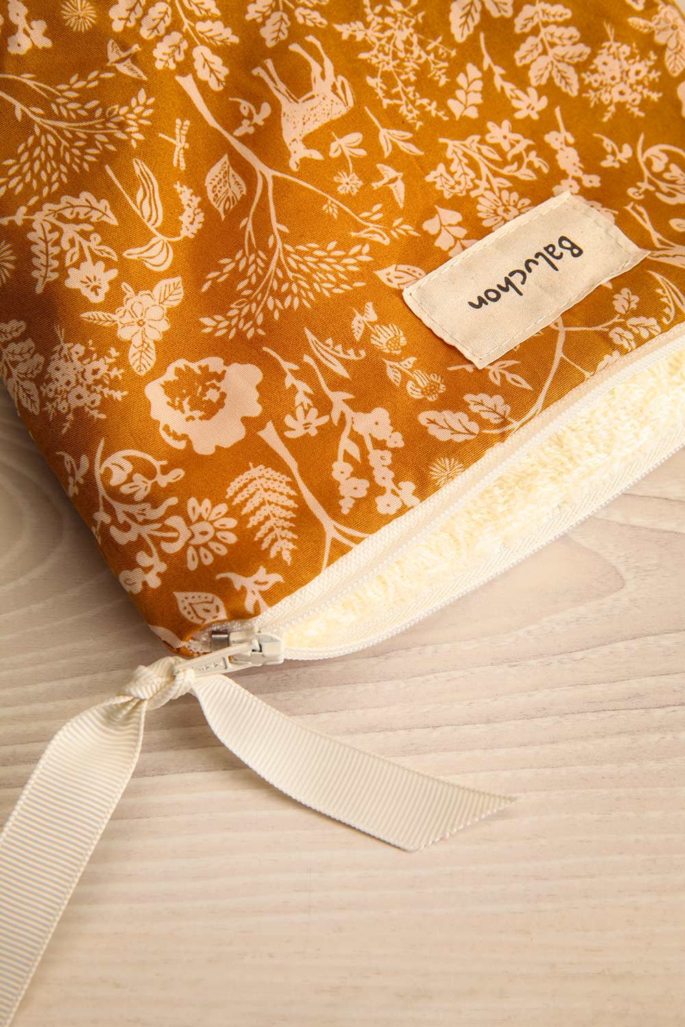 Curiosite Floral Cosmetic Bag | Maison garçonne inside