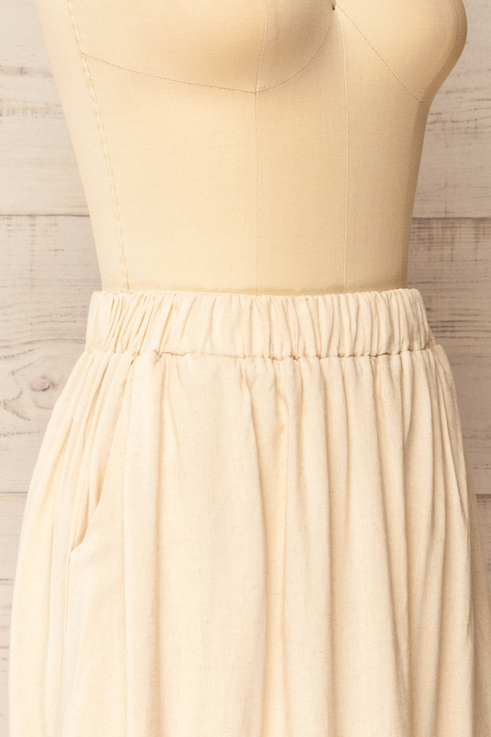Cyriel Beige Linen Midi Skirt w/ Pockets | La petite garçonne side