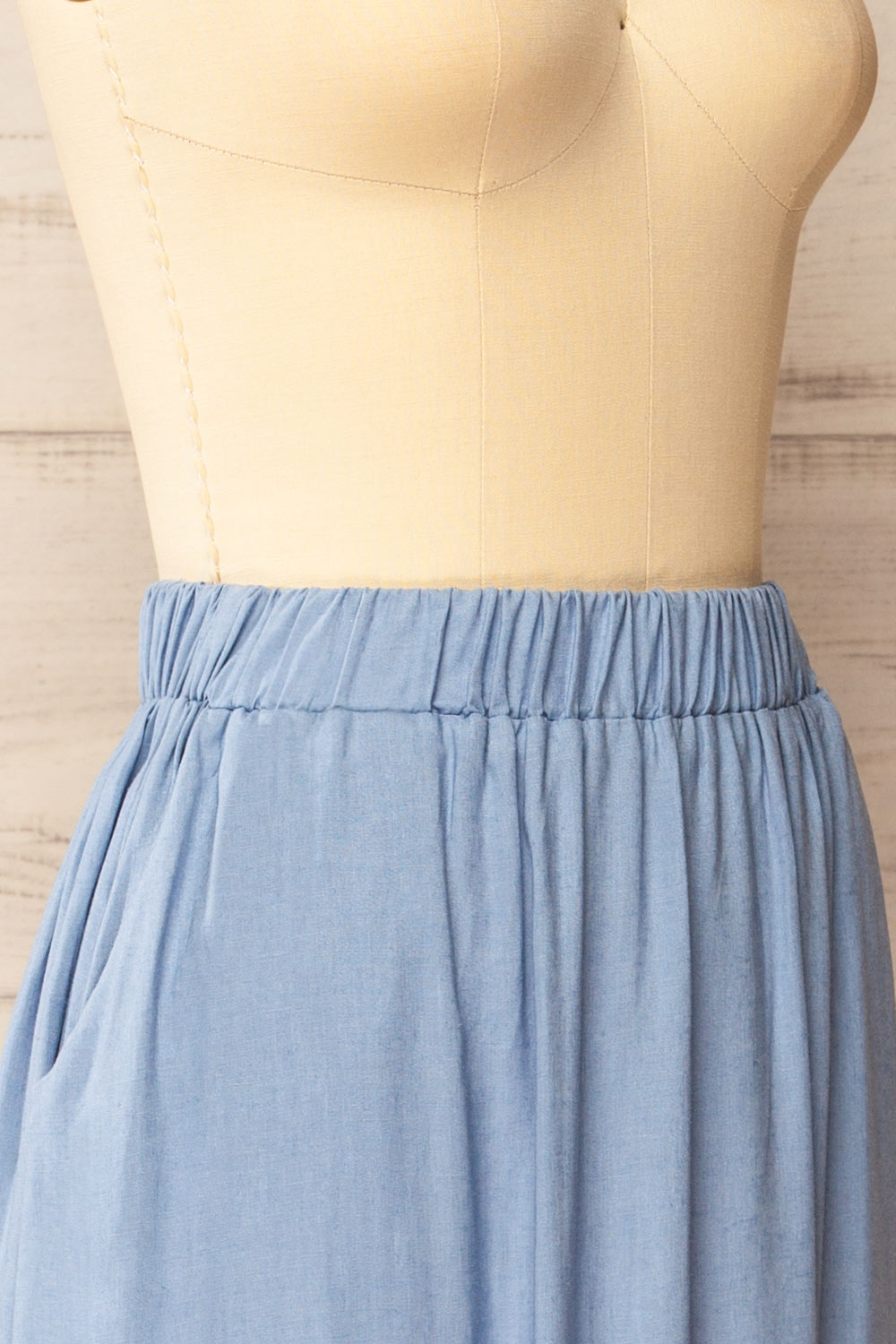 Cyriel Blue Linen Midi Skirt with Pockets | La petite garçonne side